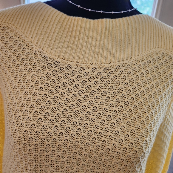 Buttery yellow light weight knit sweater - Picture 7 of 7